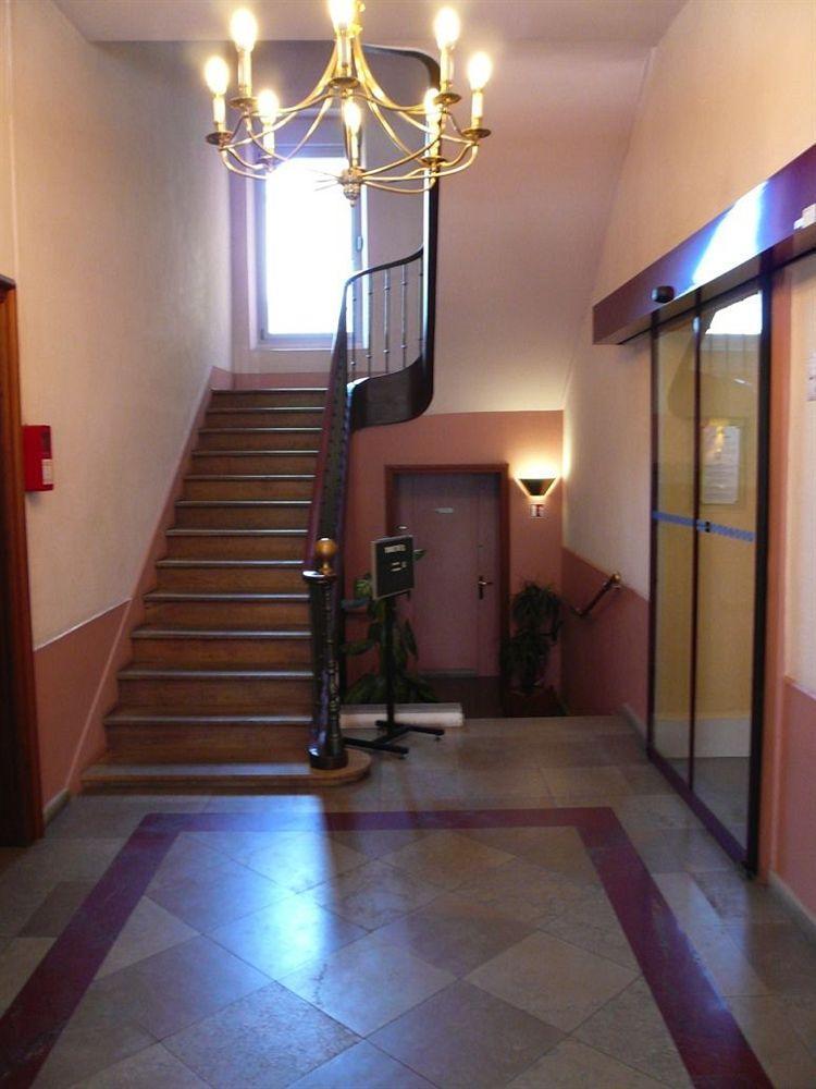 Hotel Terminus - Pizzeria Pizz'A Gogo - Salle De Sport - Face A La Gare Lons-le-Saunier Exterior photo